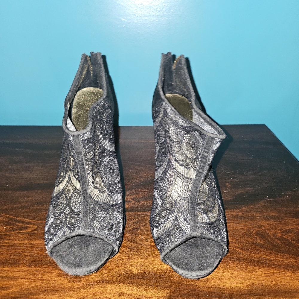 Heels - Picture 2 of 4